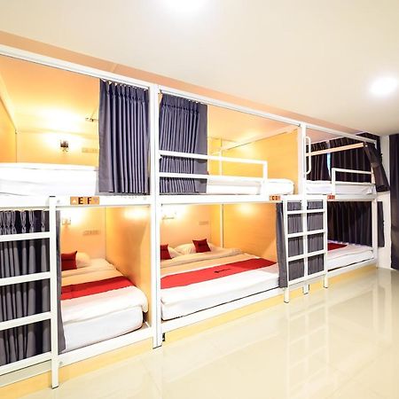 The Living Block Hotel Bangkok Buitenkant foto