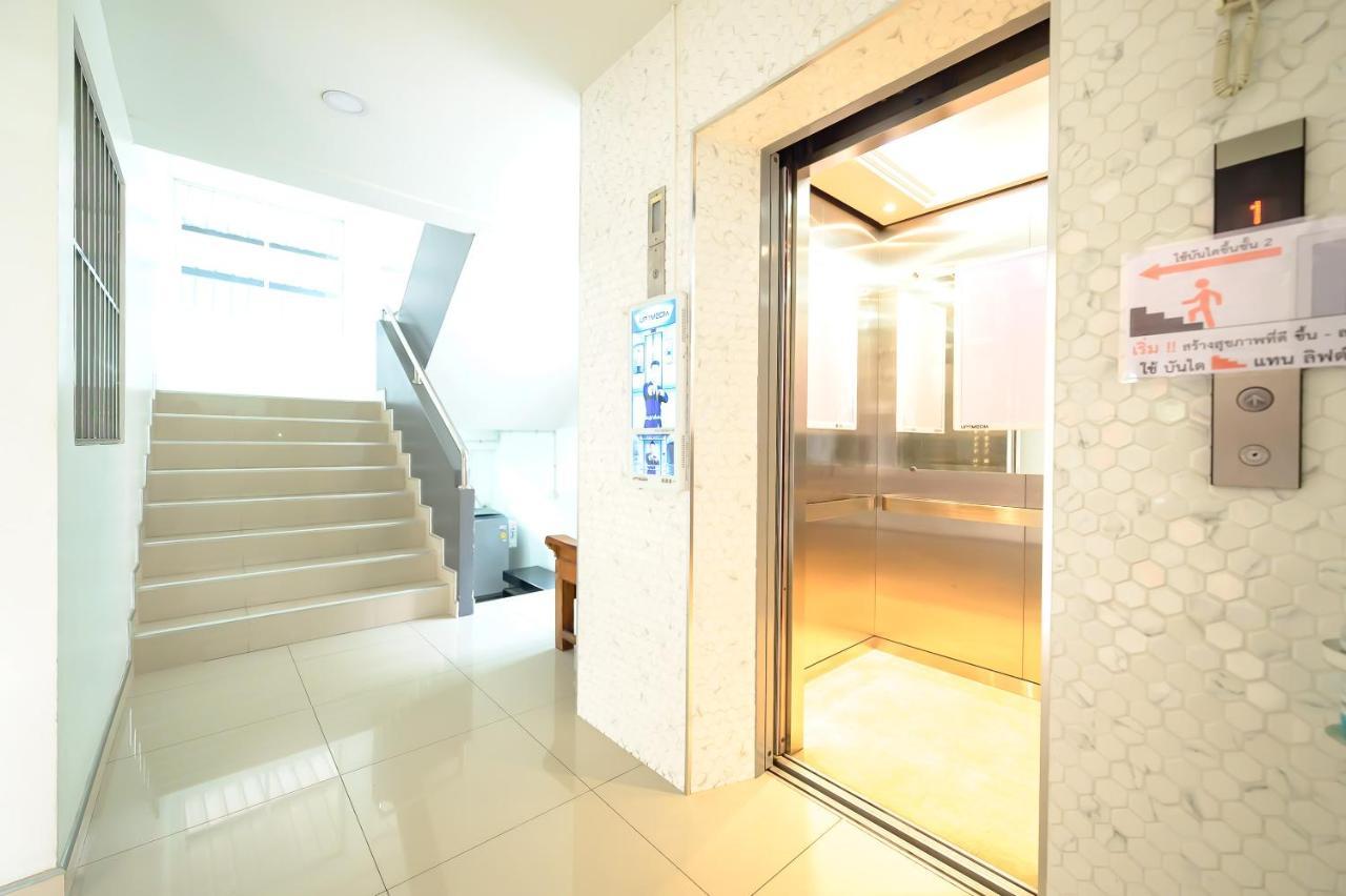 The Living Block Hotel Bangkok Buitenkant foto