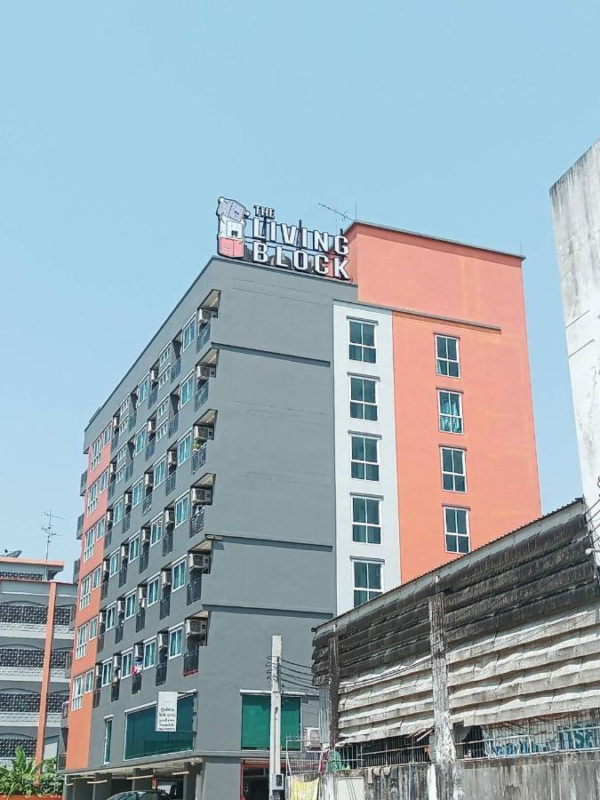 The Living Block Hotel Bangkok Buitenkant foto