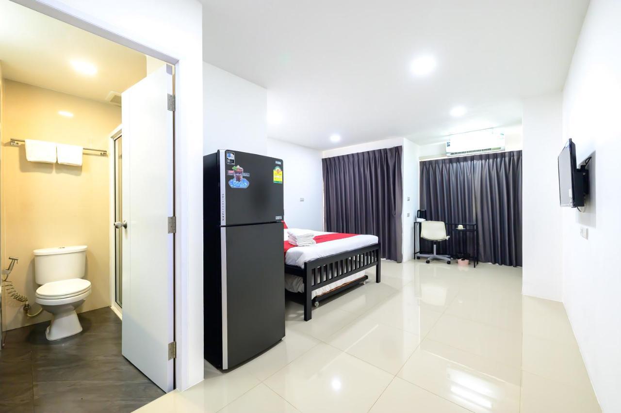 The Living Block Hotel Bangkok Buitenkant foto