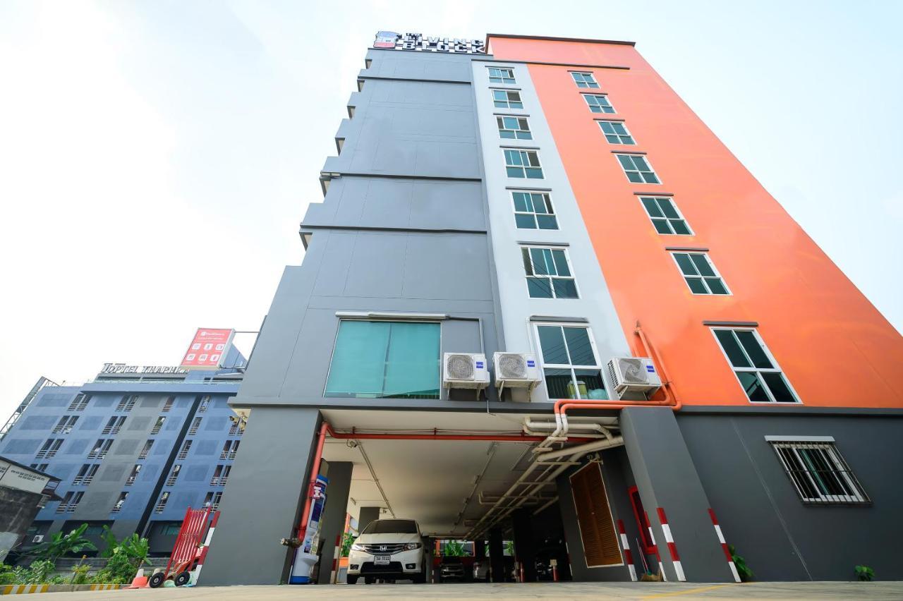 The Living Block Hotel Bangkok Buitenkant foto