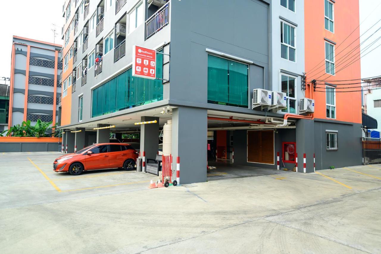 The Living Block Hotel Bangkok Buitenkant foto